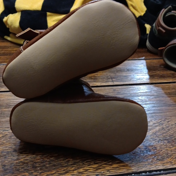 LAST CHANCE Old Navy Soft Soled Boots Cognac Brown - 12-18 months - Picture 3 of 4